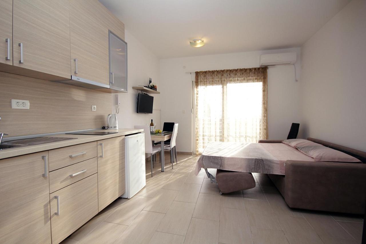 Apartments Residence Dj Petrovac Екстер'єр фото