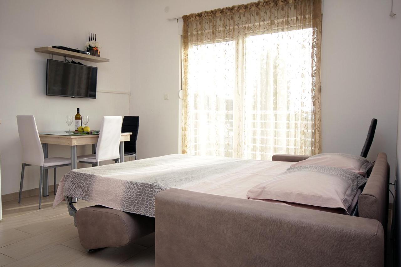 Apartments Residence Dj Petrovac Екстер'єр фото