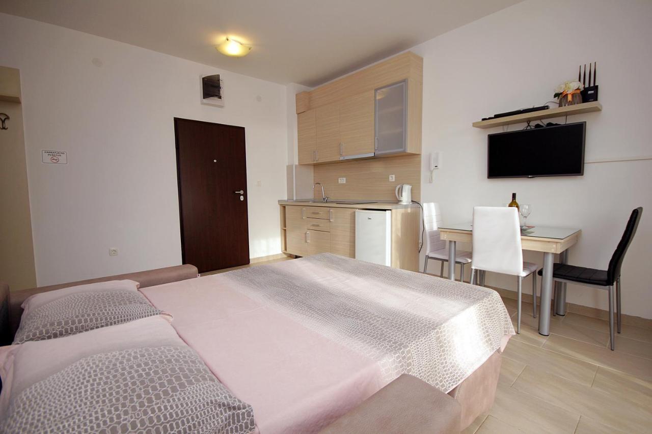 Apartments Residence Dj Petrovac Екстер'єр фото
