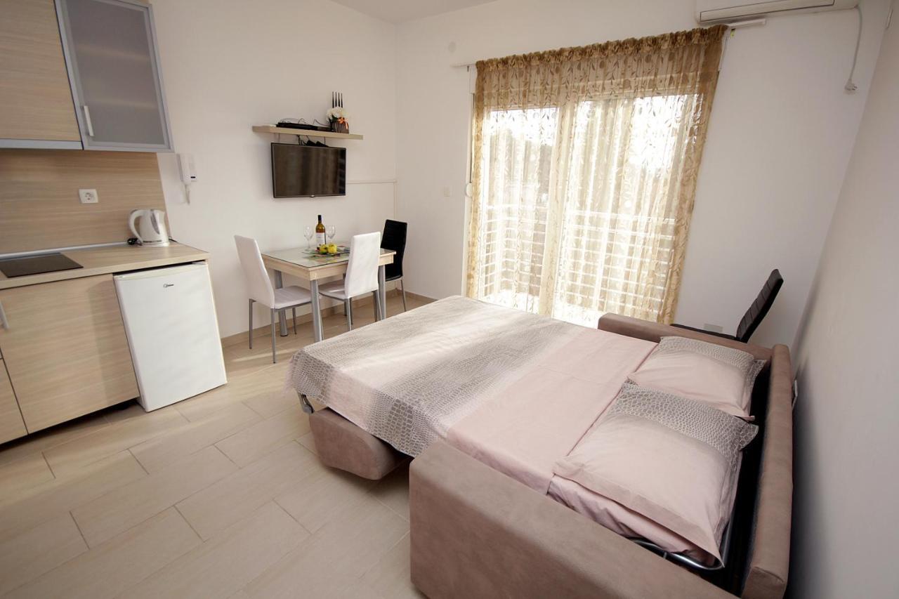 Apartments Residence Dj Petrovac Екстер'єр фото