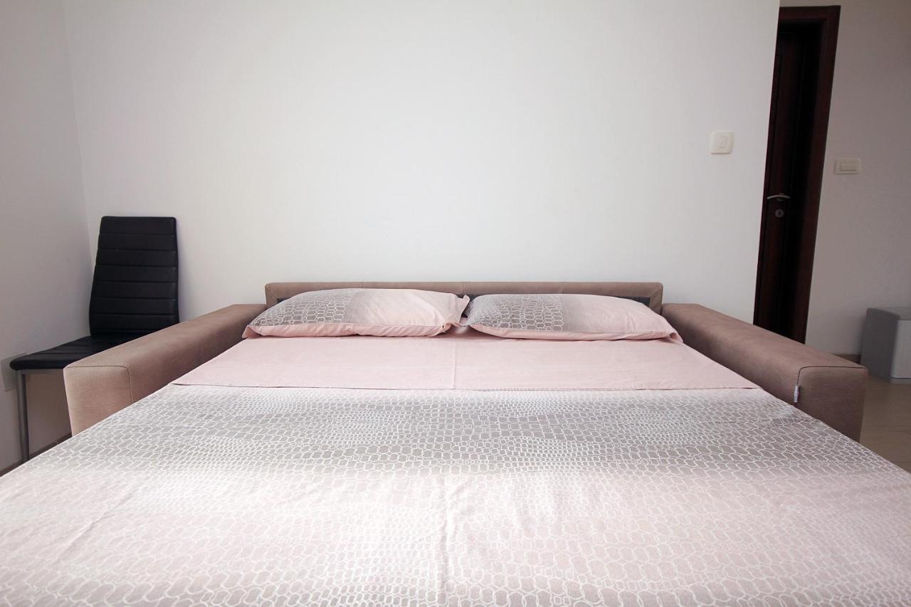 Apartments Residence Dj Petrovac Екстер'єр фото
