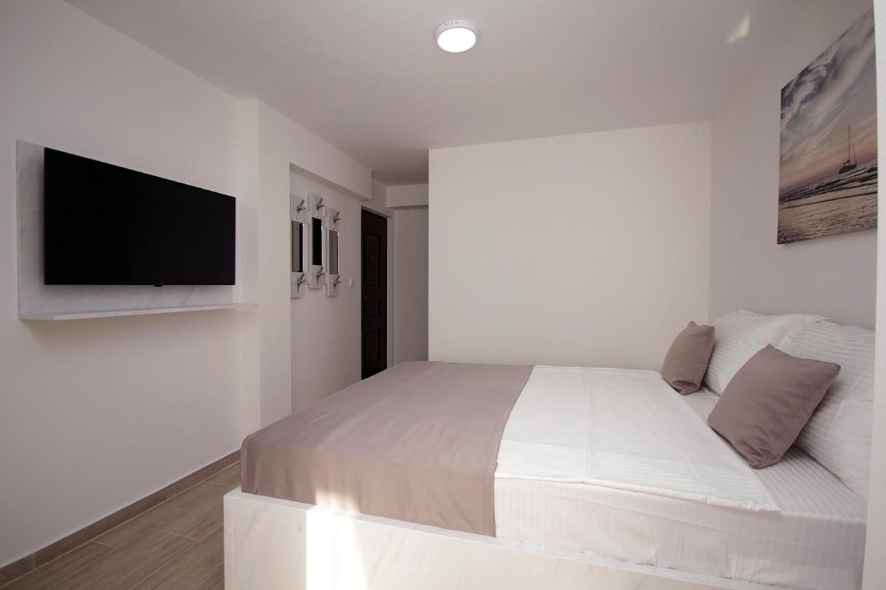 Apartments Residence Dj Petrovac Екстер'єр фото