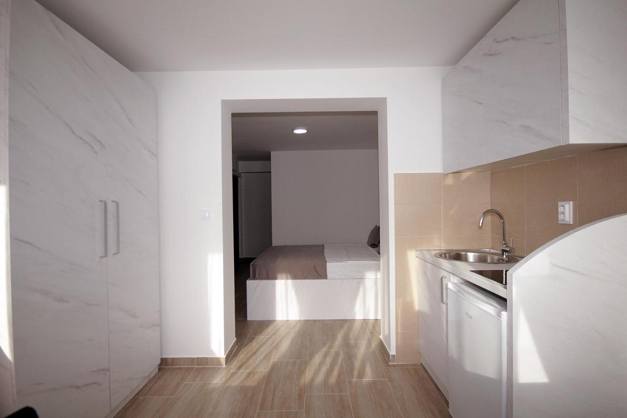 Apartments Residence Dj Petrovac Екстер'єр фото