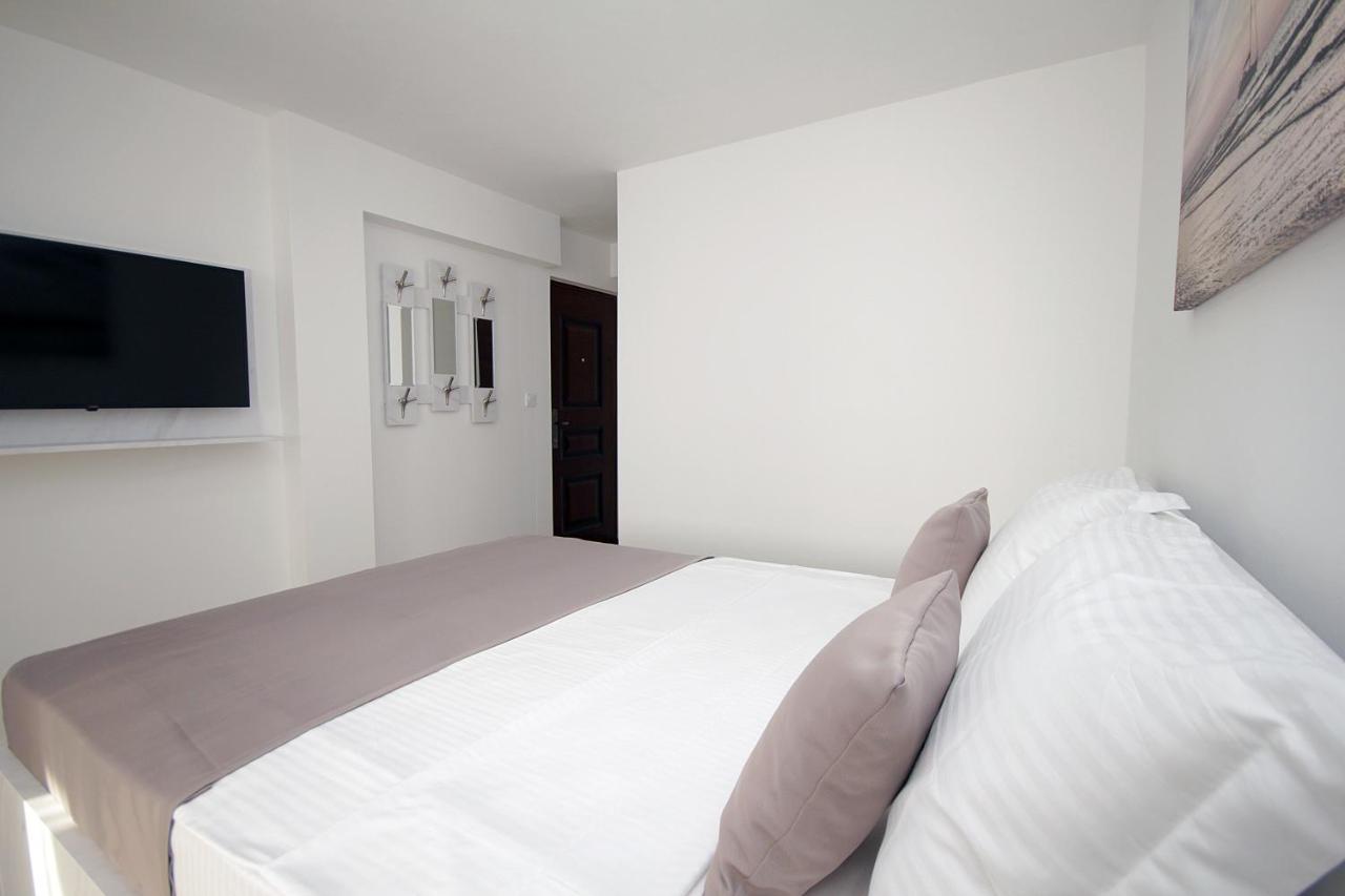 Apartments Residence Dj Petrovac Екстер'єр фото