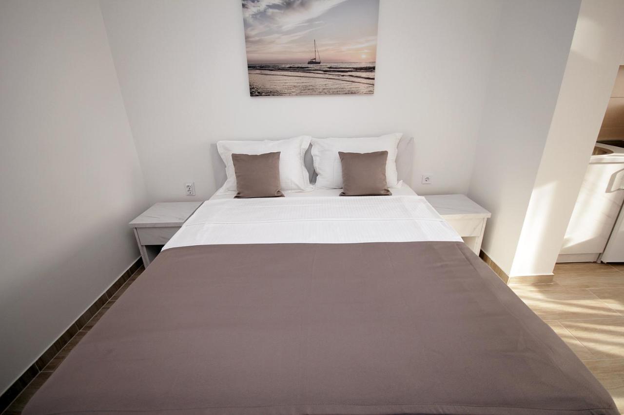 Apartments Residence Dj Petrovac Екстер'єр фото