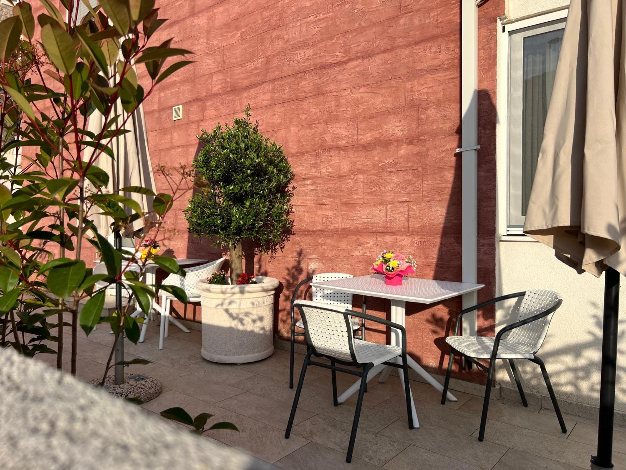 Apartments Residence Dj Petrovac Екстер'єр фото