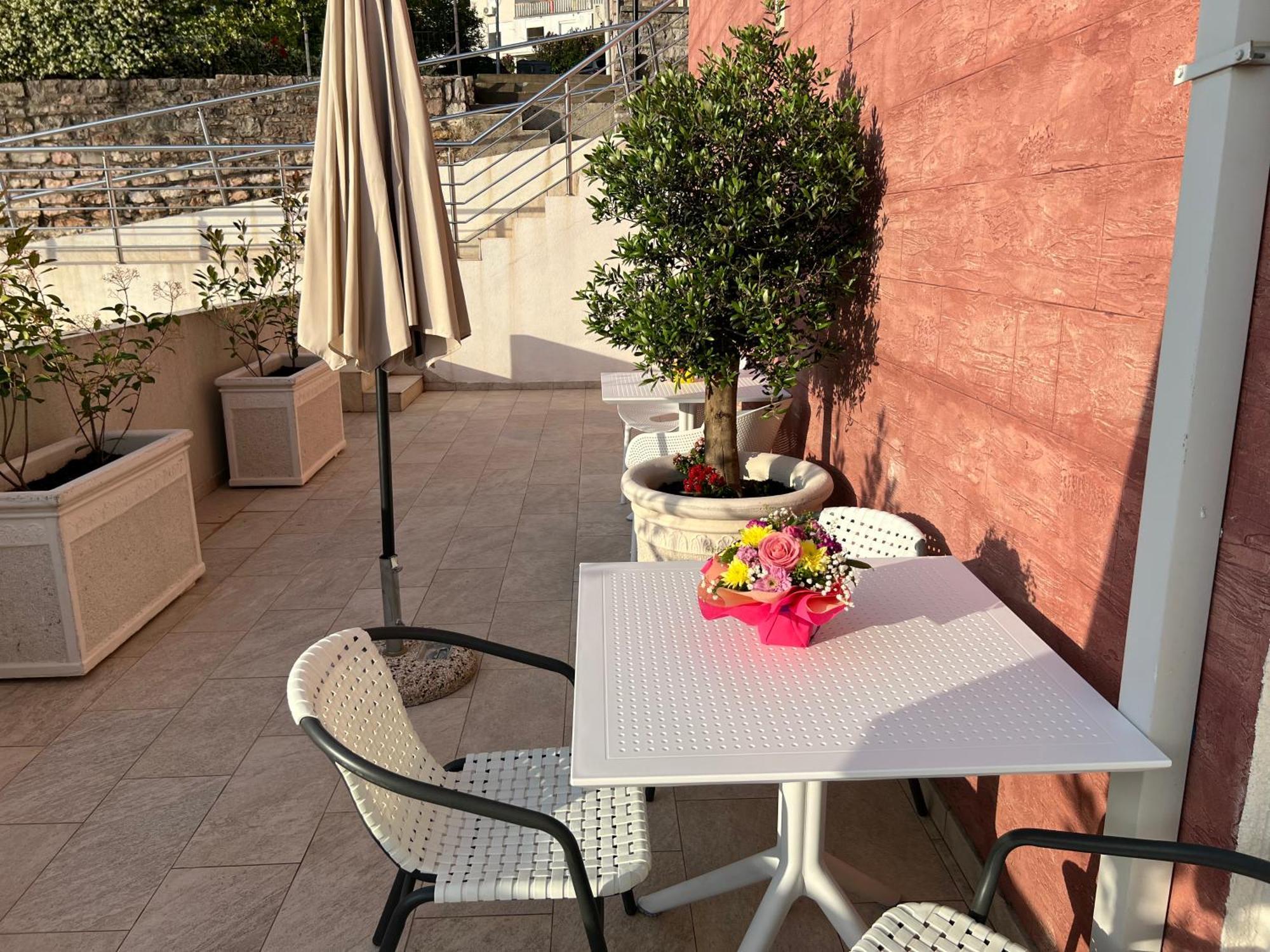 Apartments Residence Dj Petrovac Екстер'єр фото