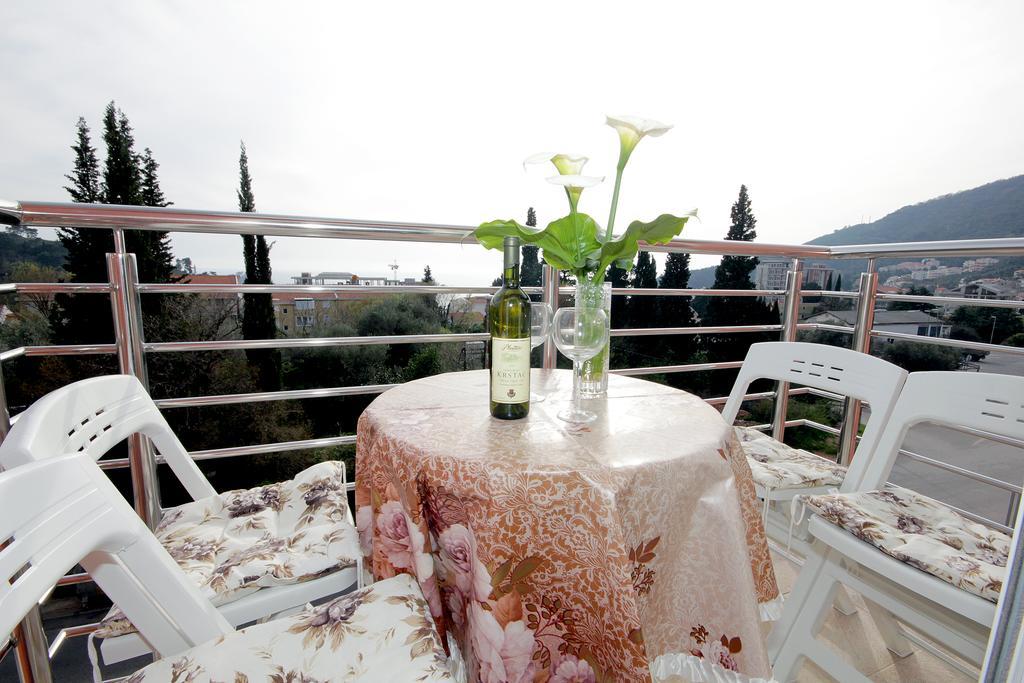 Apartments Residence Dj Petrovac Екстер'єр фото