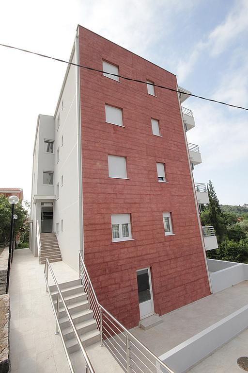 Apartments Residence Dj Petrovac Екстер'єр фото