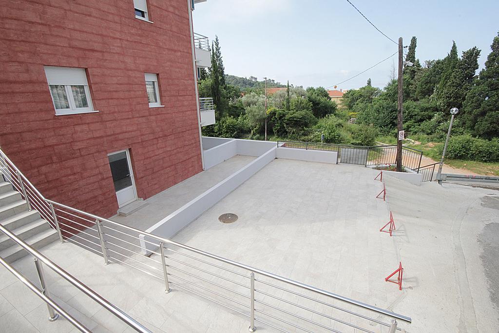 Apartments Residence Dj Petrovac Екстер'єр фото
